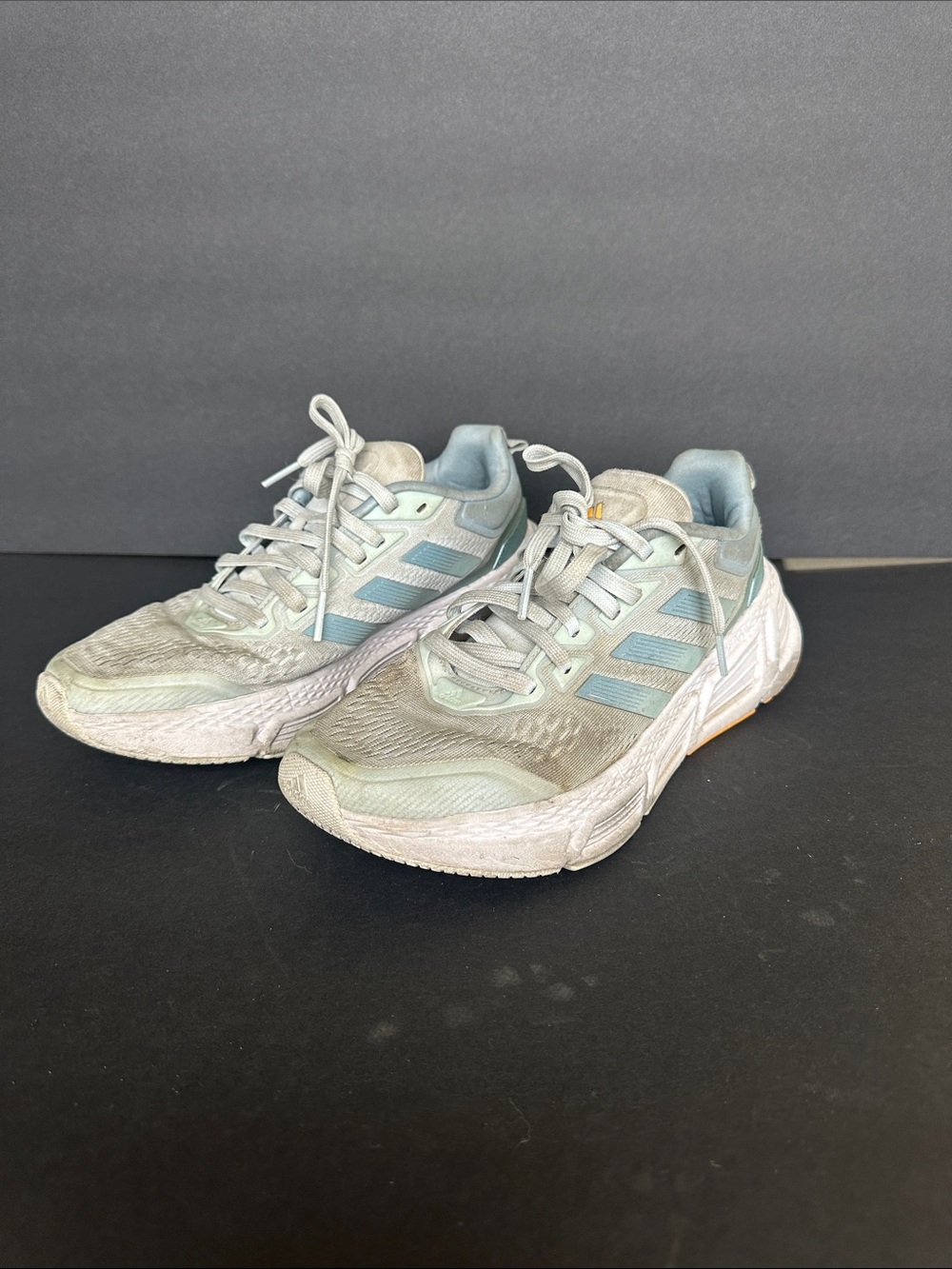 Adidas Bounce Tennis shoes women’s size 7